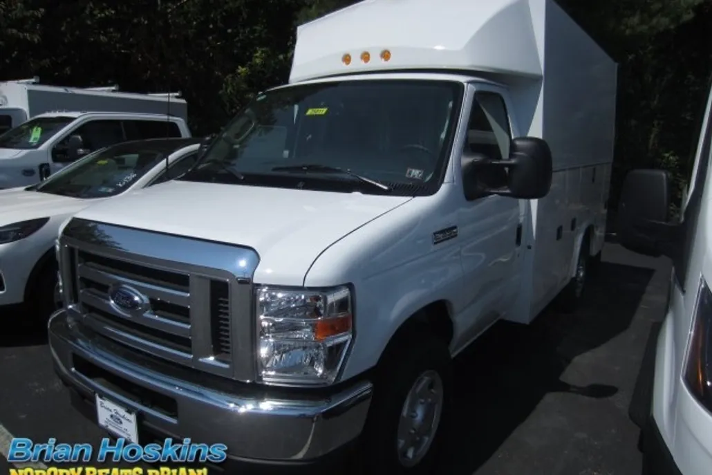 2025 Ford E-350 photo 1