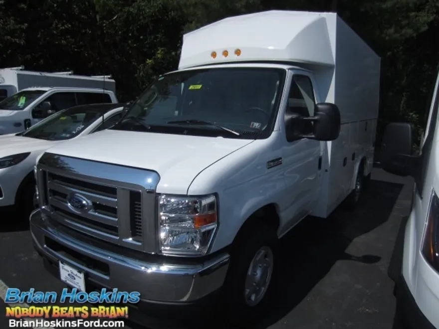 2025 Ford E-350 photo 1