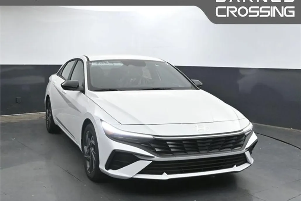 2025 Hyundai Elantra SEL Sport photo 1