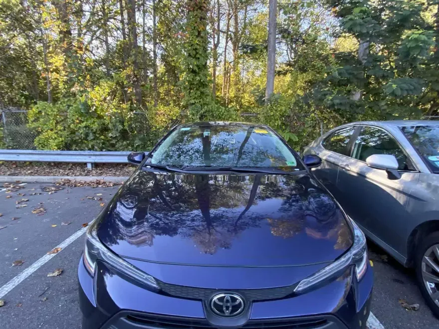 2024 Toyota Corolla LE photo 1