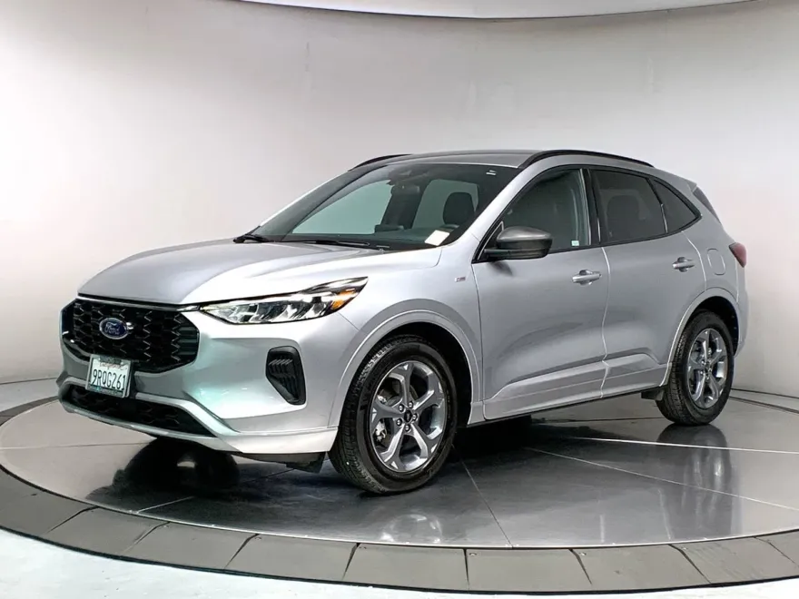 2024 Ford Escape ST-Line photo 1