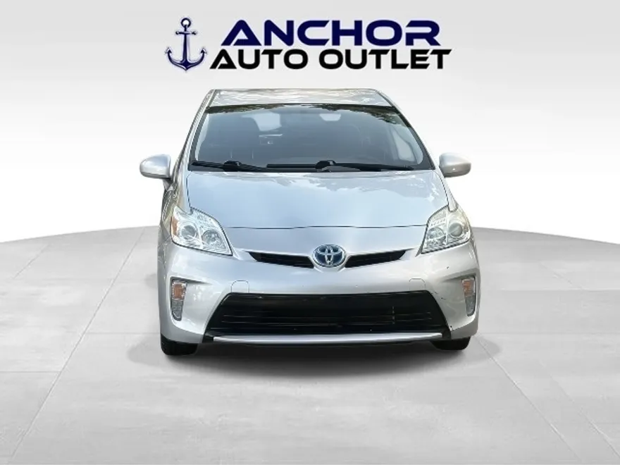 2013 Toyota Prius Three photo 1