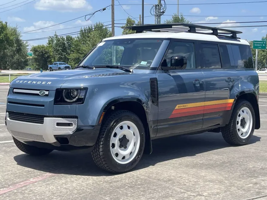 2025 Land Rover Defender 110 S photo 1