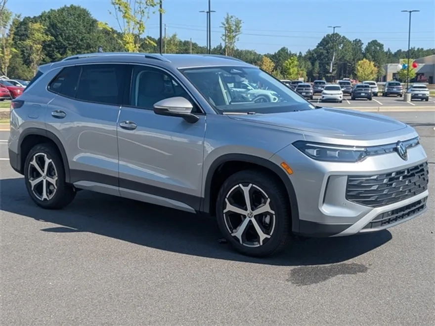 2025 Volkswagen Tiguan SE photo 1