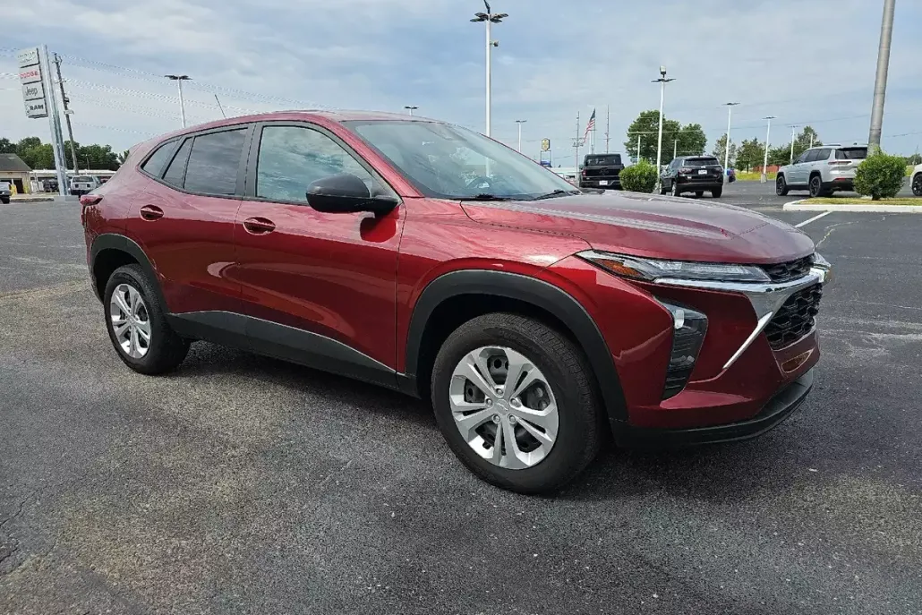 2025 Chevrolet Trax LS photo 1