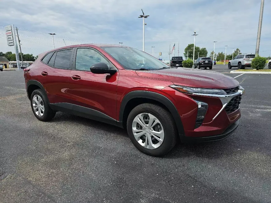 2025 Chevrolet Trax LS photo 1