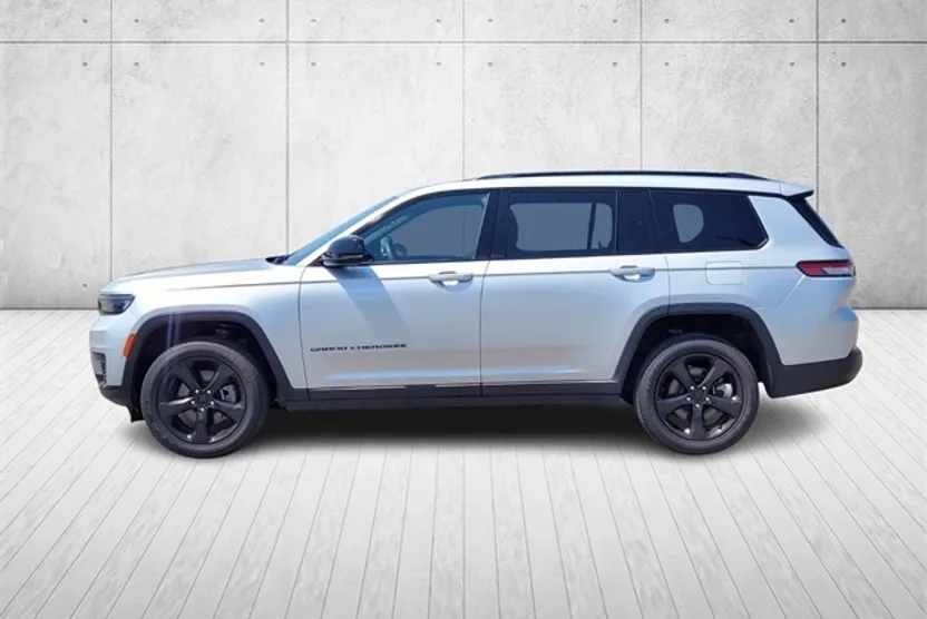 2023 Jeep Grand Cherokee Altitude photo 1
