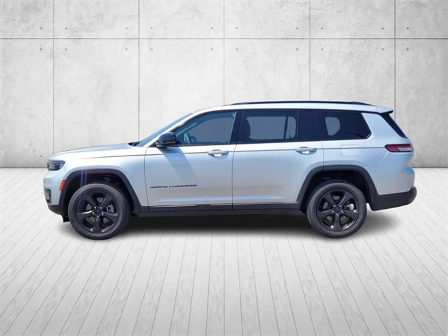 2023 Jeep Grand Cherokee Altitude photo 1