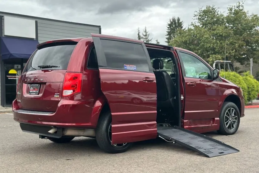 2019 Dodge Grand Caravan GT photo 1