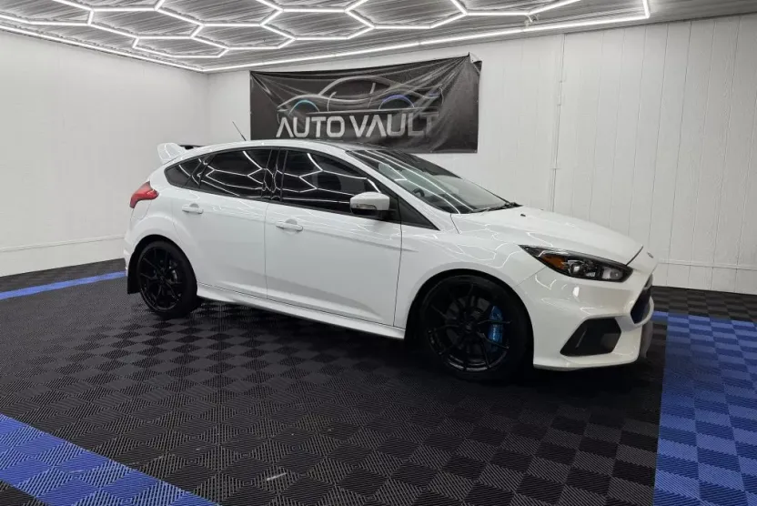 2017 Ford Focus RS photo 1
