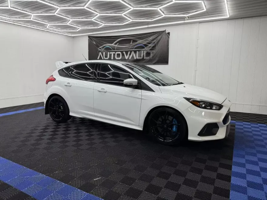 2017 Ford Focus RS photo 1