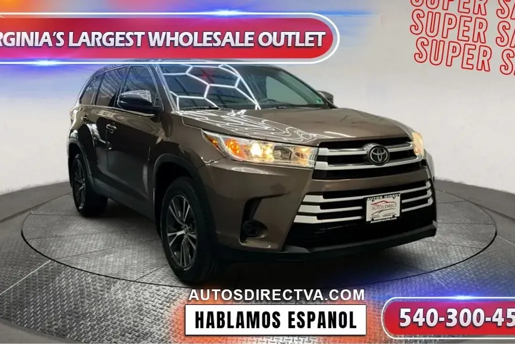 2019 Toyota Highlander LE photo 1