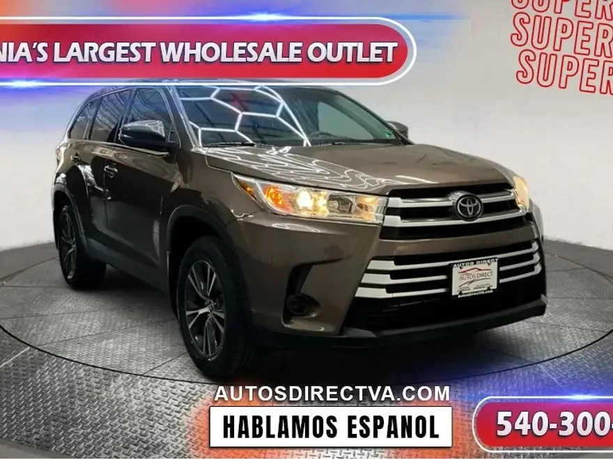 2019 Toyota Highlander LE photo 1