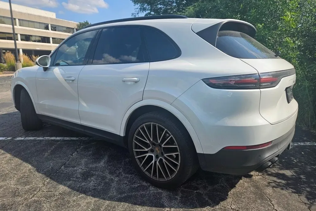 2022 Porsche Cayenne Platinum Edition photo 1