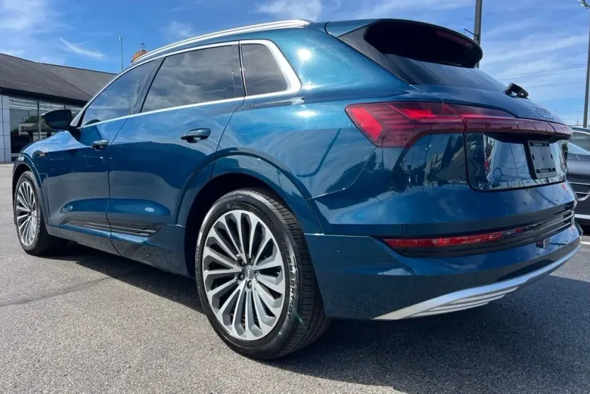 2019 Audi e-tron Prestige photo 1