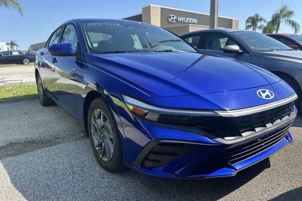 2025 Hyundai Elantra Hybrid Blue photo 1