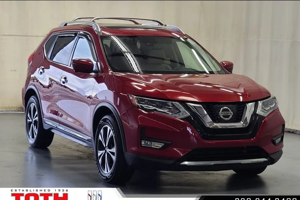 2017 Nissan Rogue SL photo 1