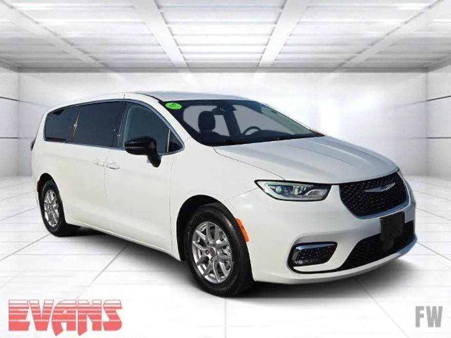 2024 Chrysler Pacifica Touring L photo 1