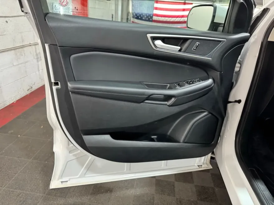 2024 Ford Edge SEL photo 9