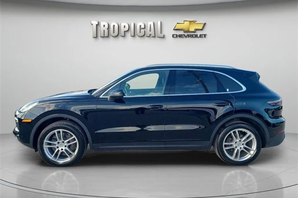 2022 Porsche Cayenne Base photo 1