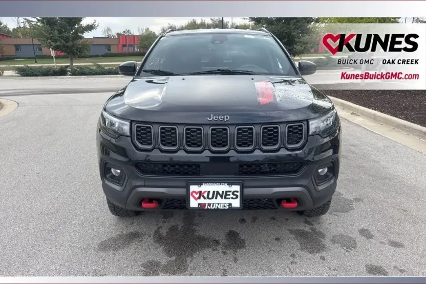 2024 Jeep Compass Trailhawk photo 1
