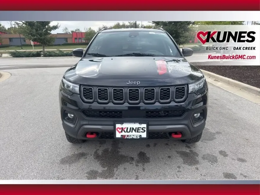 2024 Jeep Compass Trailhawk photo 1