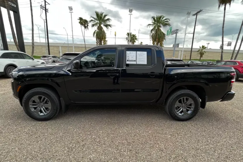 2025 Nissan Frontier SV photo 1