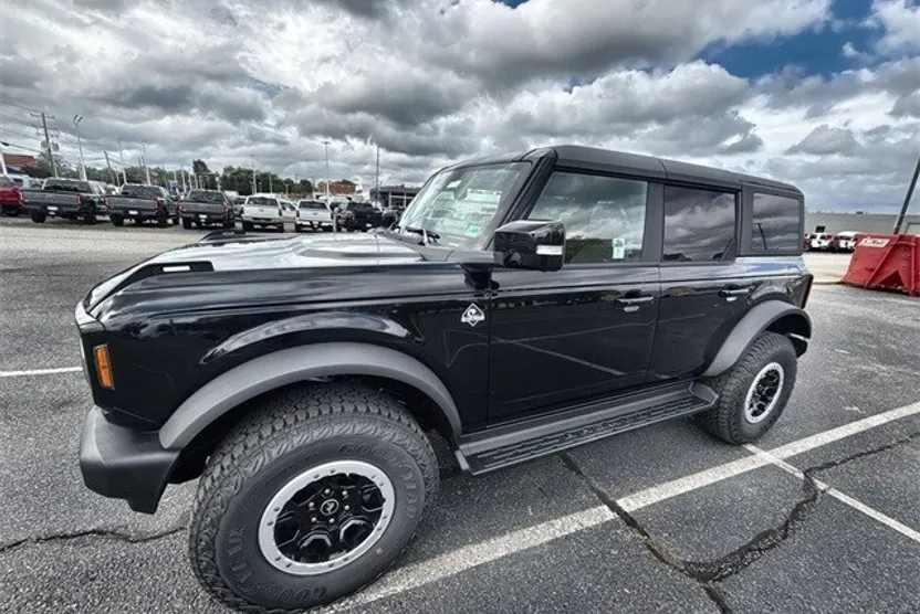 2025 Ford Bronco Outer Banks photo 1