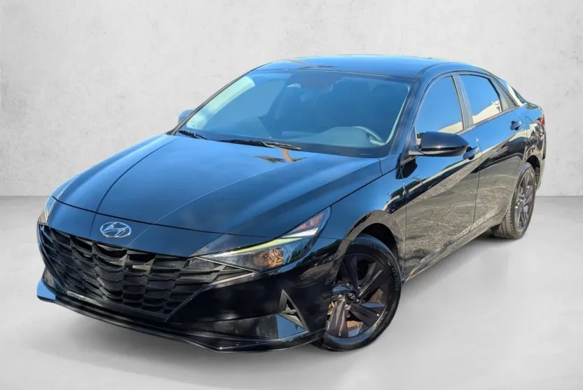 2022 Hyundai Elantra SEL photo 1