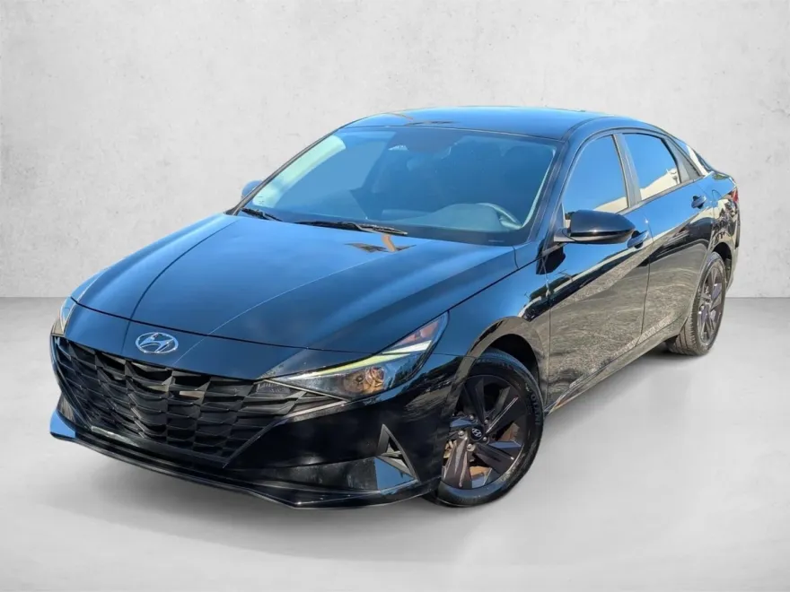 2022 Hyundai Elantra SEL photo 1