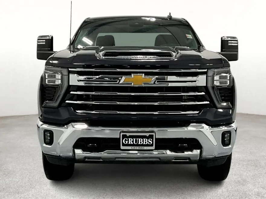 2024 Chevrolet Silverado 2500HD LTZ photo 3