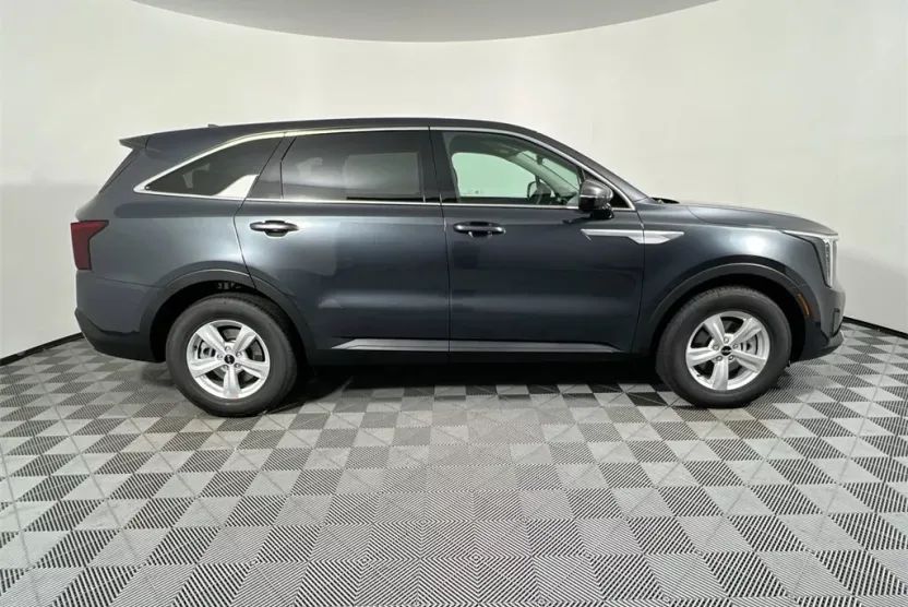 2026 Kia Sorento LX photo 1
