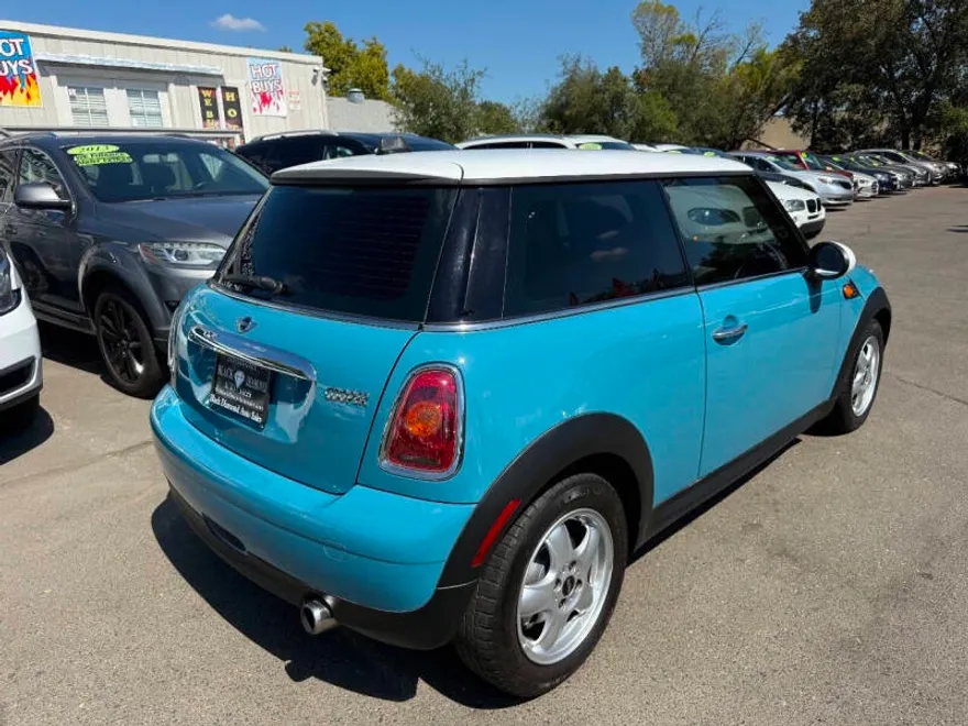 2010 Mini Cooper Base 2 Door photo 1