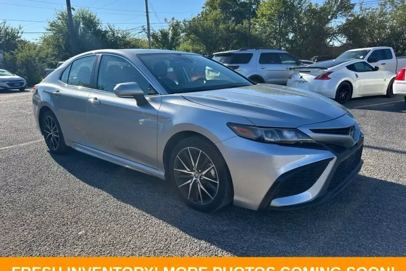 2024 Toyota Camry SE photo 1