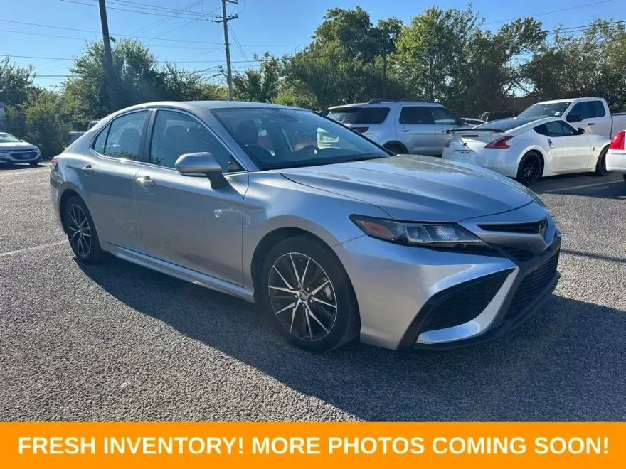 2024 Toyota Camry SE photo 1