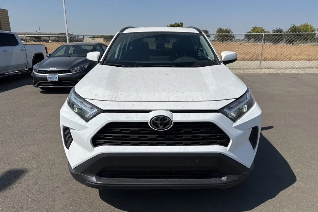 2024 Toyota RAV4 XLE photo 1