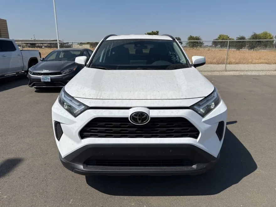 2024 Toyota RAV4 XLE photo 1