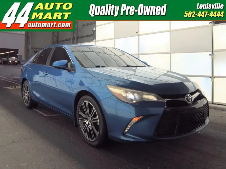 2016 Toyota Camry SE photo 1