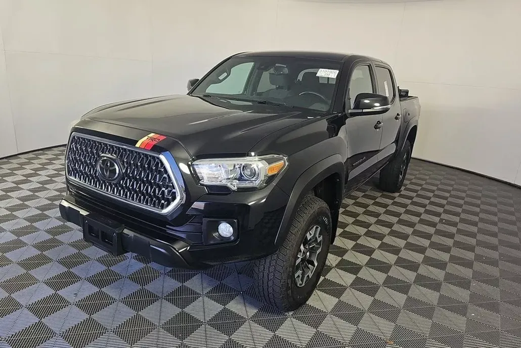 2019 Toyota Tacoma TRD Off-Road V6 photo 1