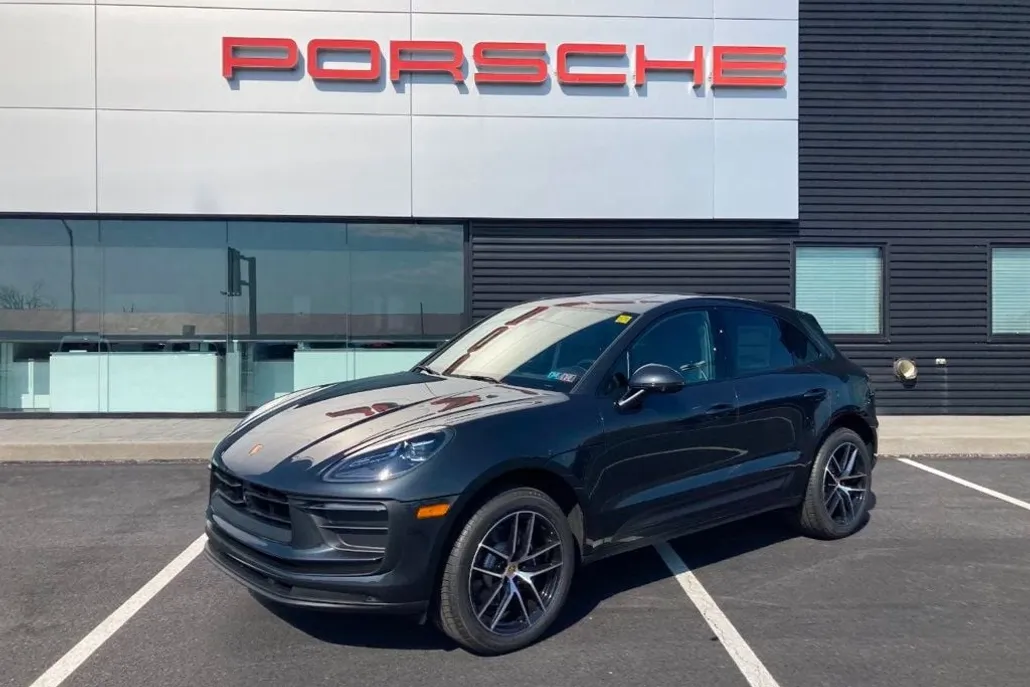 2024 Porsche Macan T photo 1
