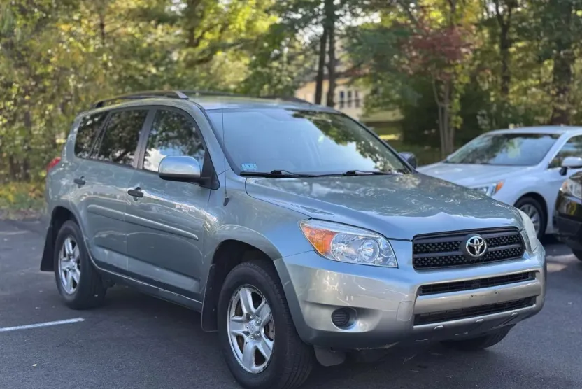 2007 Toyota RAV4 Sport photo 1