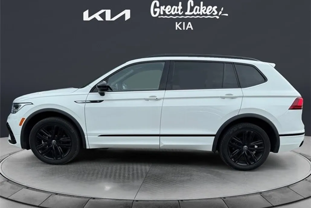 2022 Volkswagen Tiguan SE R-Line Black photo 1