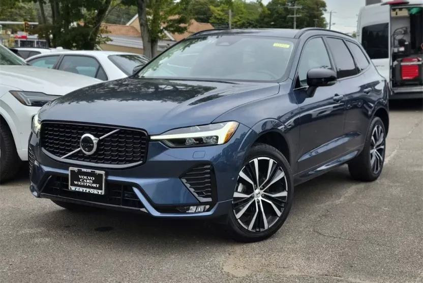 2025 Volvo XC60 B5 Plus photo 1