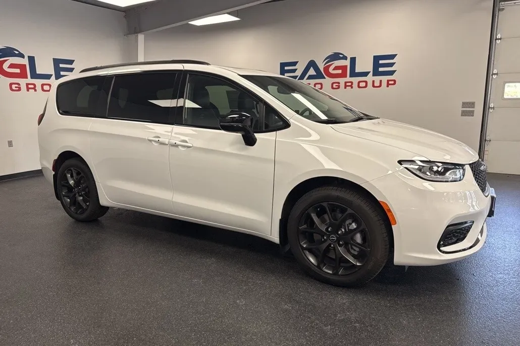 2025 Chrysler Pacifica Limited photo 1