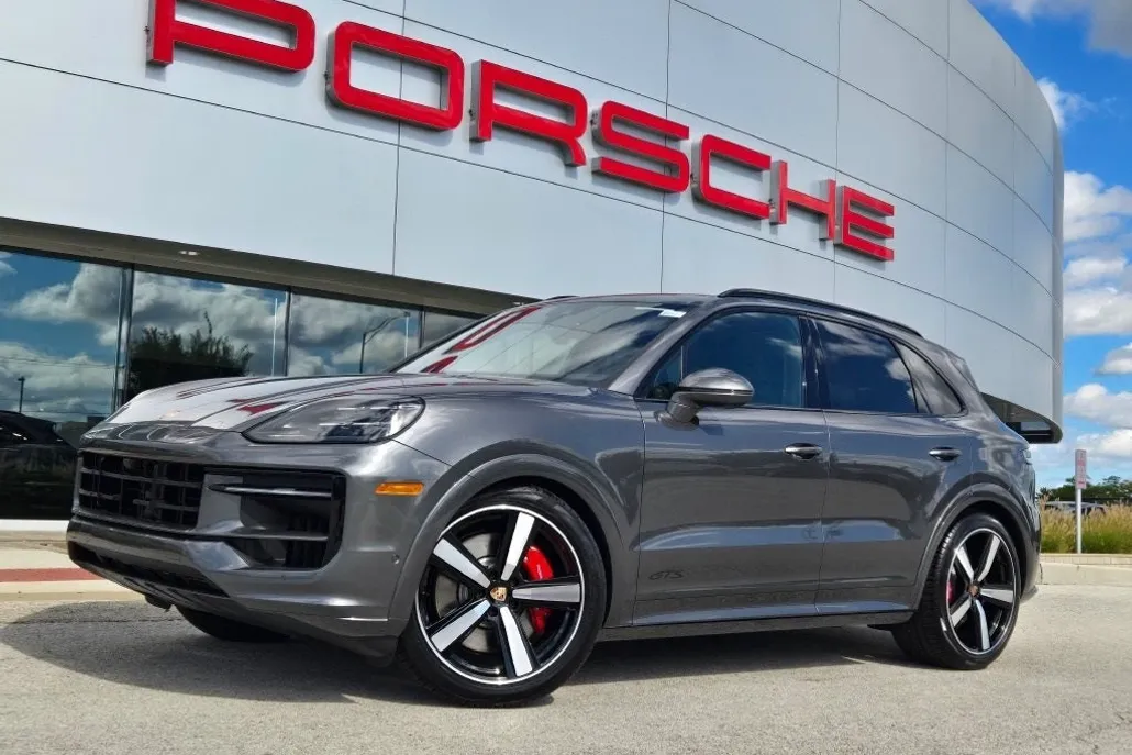 2026 Porsche Cayenne GTS photo 1