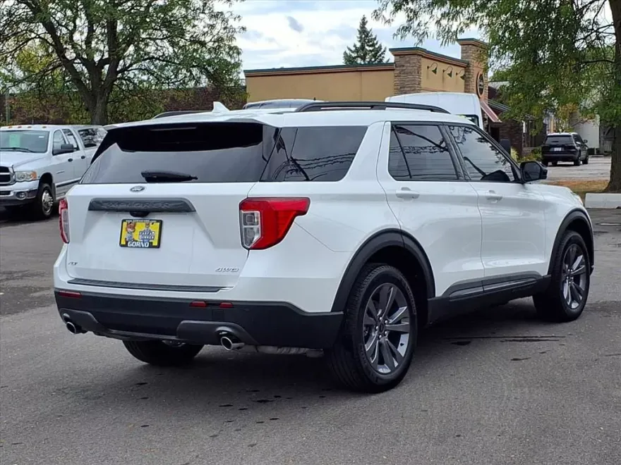 2022 Ford Explorer XLT photo 1