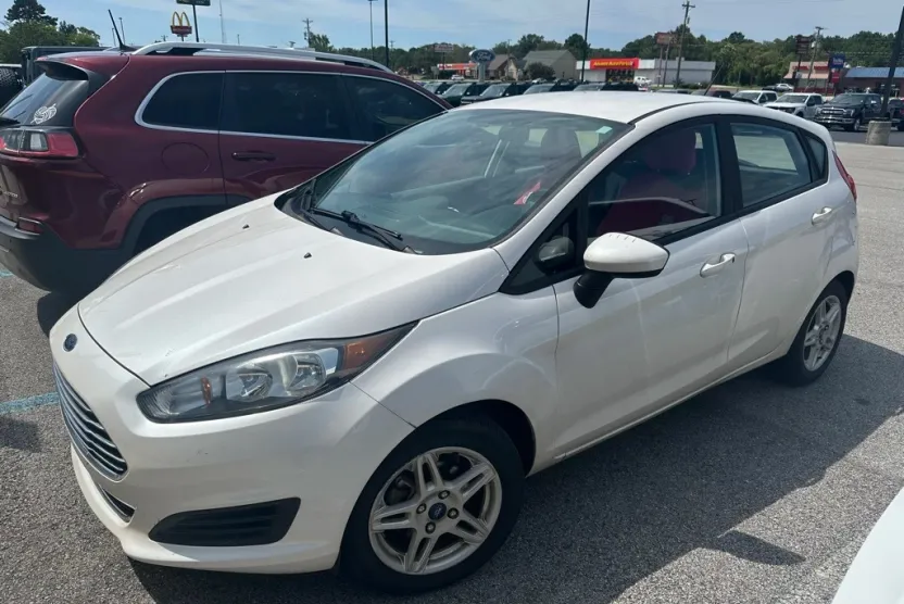 2018 Ford Fiesta SE photo 1
