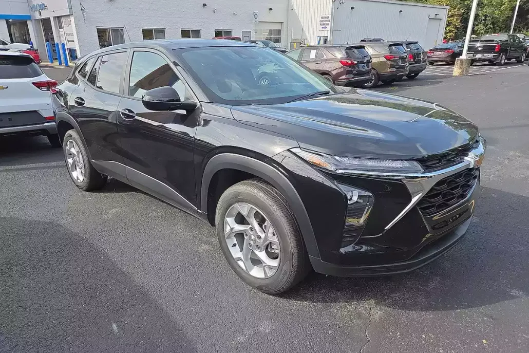 2024 Chevrolet Trax LS photo 1