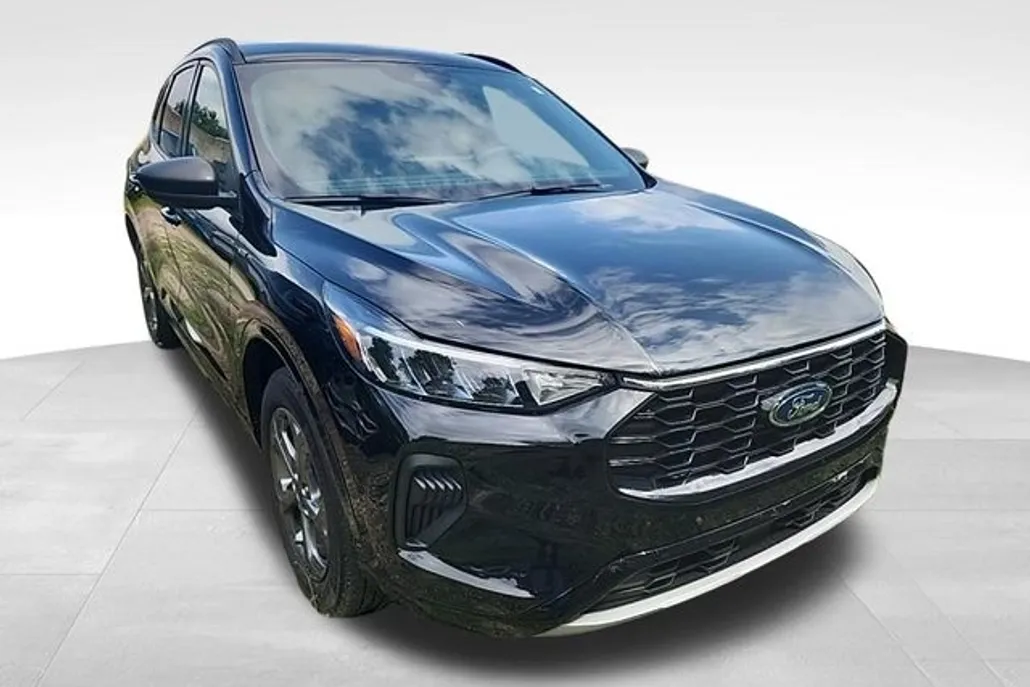 2023 Ford Escape ST-Line photo 1