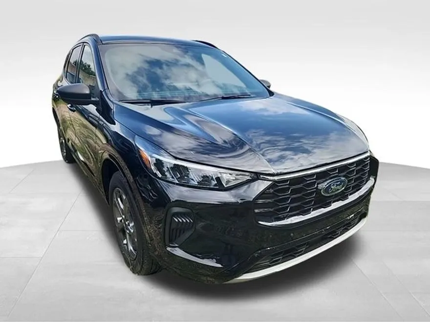 2023 Ford Escape ST-Line photo 1